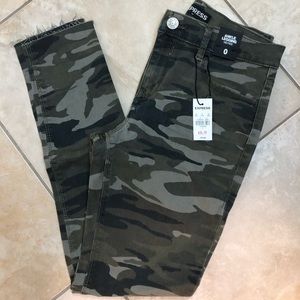 Express Mid Rise Camo Print Ankle Leggings